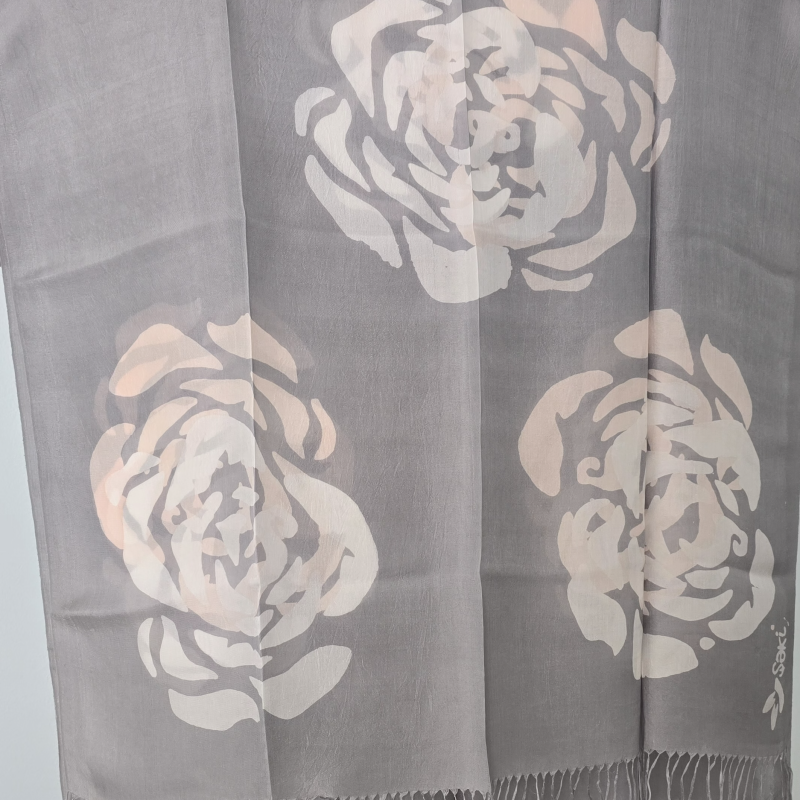 Light Grey Kelagayi scarf with White and Beige Roses 190cmx65cm